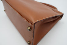Load image into Gallery viewer, HERMES KELLY 28 Graine Couchevel leather Gold 〇T Engraving Shoulder bag 800100010
