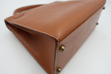 Load image into Gallery viewer, HERMES KELLY 28 Graine Couchevel leather Gold 〇T Engraving Shoulder bag 800100010
