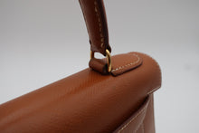 Load image into Gallery viewer, HERMES KELLY 28 Graine Couchevel leather Gold 〇T Engraving Shoulder bag 800100010
