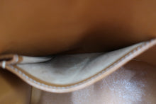 Load image into Gallery viewer, HERMES KELLY 28 Graine Couchevel leather Gold 〇T Engraving Shoulder bag 800100010
