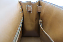 Load image into Gallery viewer, HERMES KELLY 28 Graine Couchevel leather Gold 〇T Engraving Shoulder bag 800100010

