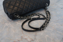 Load image into Gallery viewer, CHANEL Matelasse chain shoulder bag Lambskin Black/Silver hadware Shoulder bag 800030203
