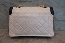 将图片加载到图库查看器，CHANEL/香奈儿 CF 链条包 羊皮 White/Navy/Gold hadware(白色/藏蓝色/金色金属) 肩背包 800050085
