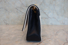 将图片加载到图库查看器，CHANEL/香奈儿 CF 链条包 羊皮 White/Navy/Gold hadware(白色/藏蓝色/金色金属) 肩背包 800050085
