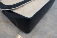 将图片加载到图库查看器，CHANEL/香奈儿 CF 链条包 羊皮 White/Navy/Gold hadware(白色/藏蓝色/金色金属) 肩背包 800050085
