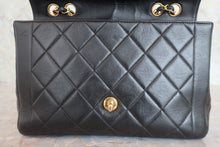 Load image into Gallery viewer, CHANEL Matelasse chain shoulder bag Lambskin Black/Gold hadware Shoulder bag 800070037
