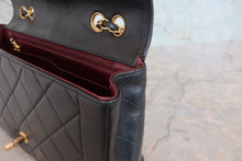 Load image into Gallery viewer, CHANEL Matelasse chain shoulder bag Lambskin Black/Gold hadware Shoulder bag 800070037
