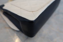 将图片加载到图库查看器，CHANEL/香奈儿 CF 链条包 羊皮 White/Navy/Gold hadware(白色/藏蓝色/金色金属) 肩背包 800050085

