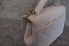 Load image into Gallery viewer, CHANEL Matelasse 2WAY chain bag Caviar skin White/Gold hadware Shoulder bag 600090124
