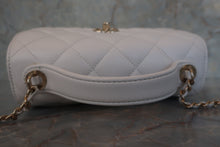 Load image into Gallery viewer, CHANEL Matelasse 2WAY chain bag Caviar skin White/Gold hadware Shoulder bag 600090124
