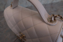 Load image into Gallery viewer, CHANEL Matelasse 2WAY chain bag Caviar skin White/Gold hadware Shoulder bag 600090124
