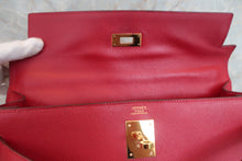 Load image into Gallery viewer, HERMES KELLY 32 Graine Couchevel leather Rouge vif 〇U Engraving Shoulder bag 600060195
