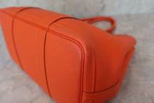 将图片加载到图库查看器，HERMES GARDEN PARTY PM Steeple Country leather Orange poppy T刻印 Tote bag 600040141
