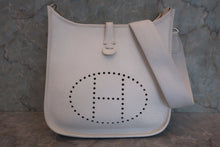 将图片加载到图库查看器，HERMES  EVELYNE1 PM Clemence leather White □I刻印 Shoulder bag 800050057
