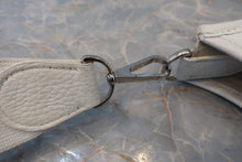 将图片加载到图库查看器，HERMES  EVELYNE1 PM Clemence leather White □I刻印 Shoulder bag 800050057
