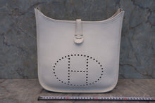 将图片加载到图库查看器，HERMES  EVELYNE1 PM Clemence leather White □I刻印 Shoulder bag 800050057
