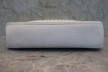 将图片加载到图库查看器，HERMES  EVELYNE1 PM Clemence leather White □I刻印 Shoulder bag 800050057
