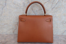 Load image into Gallery viewer, HERMES KELLY 28 Graine Couchevel leather Gold 〇Y Engraving Shoulder bag 600080083
