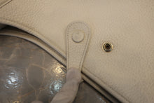 将图片加载到图库查看器，HERMES  EVELYNE1 PM Clemence leather White □I刻印 Shoulder bag 800050057
