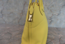 Load image into Gallery viewer, HERMES／BOLIDE 27 Swift leather Lime D Engraving Shoulder bag 600070019
