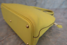 Load image into Gallery viewer, HERMES／BOLIDE 27 Swift leather Lime D Engraving Shoulder bag 600070019
