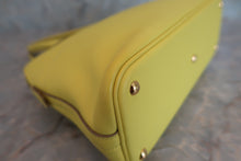 Load image into Gallery viewer, HERMES／BOLIDE 27 Swift leather Lime D Engraving Shoulder bag 600070019
