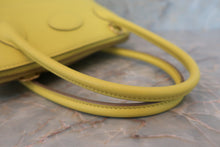 Load image into Gallery viewer, HERMES／BOLIDE 27 Swift leather Lime D Engraving Shoulder bag 600070019
