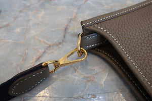 HERMES／エルメス エブリンTPM トリヨンクレマンス エトゥープ Y刻印 ショルダーバッグ 700080104
