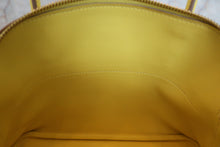 Load image into Gallery viewer, HERMES／BOLIDE 27 Swift leather Lime D Engraving Shoulder bag 600070019
