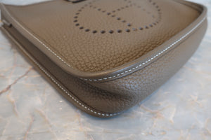 HERMES／エルメス エブリンTPM トリヨンクレマンス エトゥープ Y刻印 ショルダーバッグ 700080104