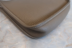HERMES／エルメス エブリンTPM トリヨンクレマンス エトゥープ Y刻印 ショルダーバッグ 700080104