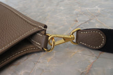 将图片加载到图库查看器，HERMES  EVELYNE TPM Clemence leather Etoupe gray U刻印 Shoulder bag 700060087
