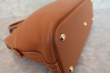 Load image into Gallery viewer, HERMES／BOLIDE 31 Clemence leather Gold □O Engraving Hand bag 700090120
