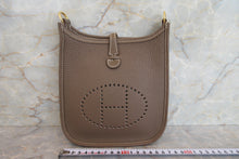 将图片加载到图库查看器，HERMES  EVELYNE TPM Clemence leather Etoupe gray U刻印 Shoulder bag 700060087
