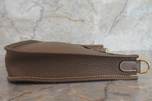 将图片加载到图库查看器，HERMES  EVELYNE TPM Clemence leather Etoupe gray U刻印 Shoulder bag 700060087
