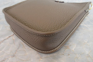 HERMES  EVELYNE TPM Clemence leather Etoupe gray U刻印 Shoulder bag 700060087