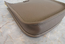 将图片加载到图库查看器，HERMES  EVELYNE TPM Clemence leather Etoupe gray U刻印 Shoulder bag 700060087
