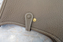 将图片加载到图库查看器，HERMES  EVELYNE TPM Clemence leather Etoupe gray U刻印 Shoulder bag 700060087
