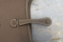 将图片加载到图库查看器，HERMES  EVELYNE TPM Clemence leather Etoupe gray U刻印 Shoulder bag 700060087
