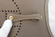 将图片加载到图库查看器，HERMES  EVELYNE TPM Clemence leather Etoupe gray U刻印 Shoulder bag 700060087
