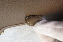 将图片加载到图库查看器，HERMES  EVELYNE TPM Clemence leather Etoupe gray U刻印 Shoulder bag 700060087
