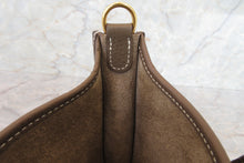 将图片加载到图库查看器，HERMES  EVELYNE TPM Clemence leather Etoupe gray U刻印 Shoulder bag 700060087
