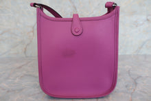 Load image into Gallery viewer, HERMES EVELYNE TPM Epsom leather Cyclamen □I Engraving Shoulder bag 600040070
