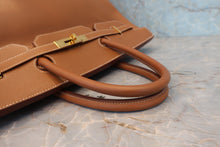 Load image into Gallery viewer, HERMES BIRKIN 40 Graine Couchevel leather Gold 〇Y Engraving Hand bag 800050047
