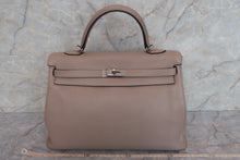 Load image into Gallery viewer, HERMES KELLY 35 Clemence leather Gris tourterelle □N Engraving Shoulder bag 600080134
