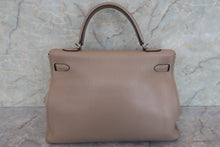 Load image into Gallery viewer, HERMES KELLY 35 Clemence leather Gris tourterelle □N Engraving Shoulder bag 600080134
