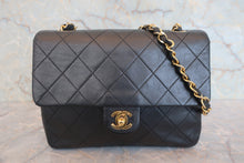 Load image into Gallery viewer, CHANEL Mini Matelasse single flap chain shoulder bag Lambskin Black/Gold hadware Shoulder bag 800020110

