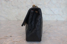 Load image into Gallery viewer, CHANEL Mini Matelasse single flap chain shoulder bag Lambskin Black/Gold hadware Shoulder bag 800020110
