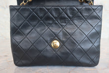 Load image into Gallery viewer, CHANEL Mini Matelasse single flap chain shoulder bag Lambskin Black/Gold hadware Shoulder bag 800020110
