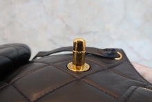 將圖片載入圖庫檢視器 CHANEL/シャネル マトラッセチェーンリュック ラムスキン ネイビー/ゴールド金具 リュック 800030113
